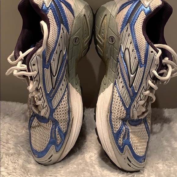 Womens Sz 8 Brooks Adrenaline GTS 8. GUC - Picture 7 of 10